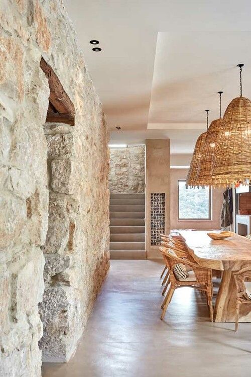 Una casa de piedra remodelada_ así se actualiza el estilo rústico